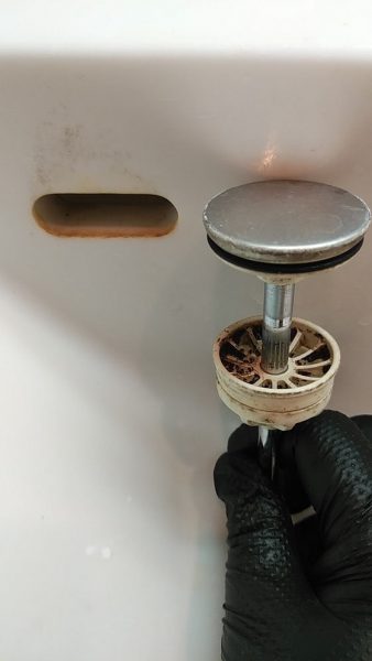 埼玉県さいたま市南区の洗面台クリーニング前