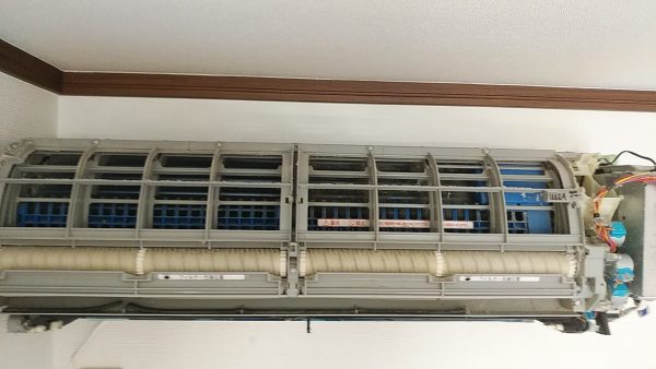 埼玉県川口市のエアコンクリーニング、お掃除ユニット分解前【お掃除どんちゃん】