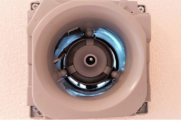 草加市のトイレクリーニング後、換気扇内部、【お掃除どんちゃん】