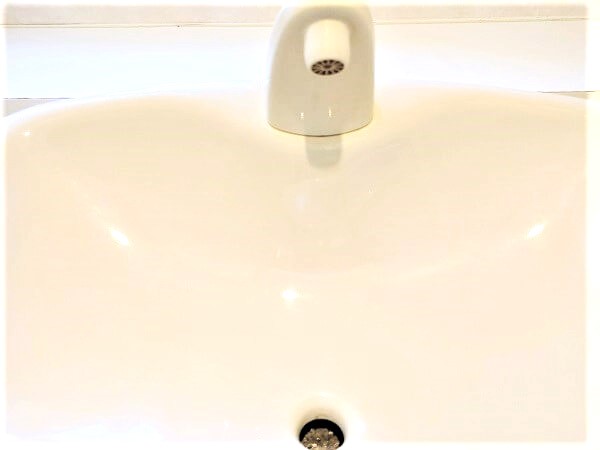埼玉県春日部市のトイレクリーニング、手洗い場の水垢除去後【お掃除どんちゃん】