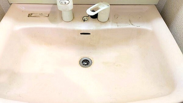 埼玉県さいたま市の洗面台クリーニング、洗面ボールの洗浄前【お掃除どんちゃん】