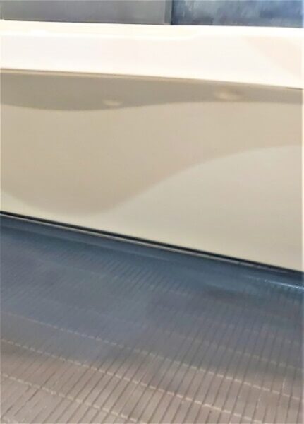 草加市の浴室クリーニング、シャンプー台下、石鹼カスの除去後【お掃除どんちゃん】