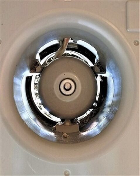 草加市で引越しハウスクリーニング、洗面所の換気扇内部、洗浄後【お掃除どんちゃん】