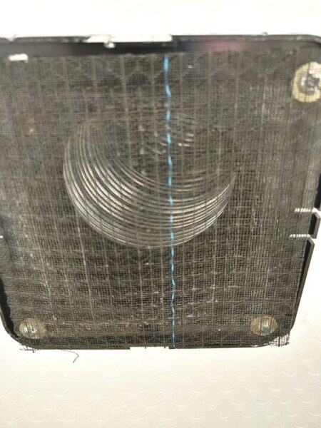 八潮市で空室クリーニング、洗面所の換気扇、フィルター洗浄後【お掃除どんちゃん】