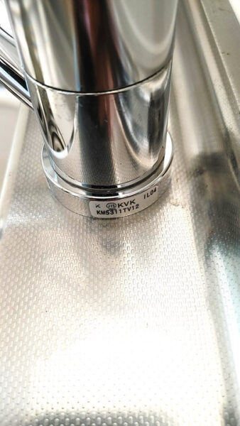 草加市でのキッチンクリーニング、シンクの蛇口(根もと)、洗浄後【お掃除どんちゃん】