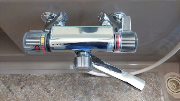 足立区で浴室クリーニング、水栓の水垢と石鹸カス除去、after【お掃除どんちゃん】