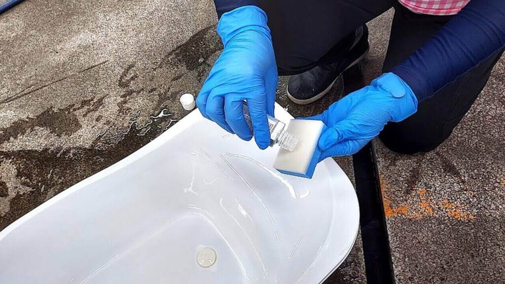 お風呂Keeperコーティング剤を塗る、研修風景(川口市・草加市対応)【お掃除どんちゃん】
