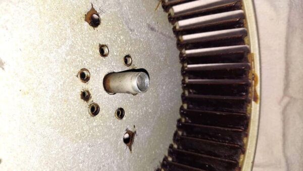 川口市で換気扇クリーニング(築35年)、シロッコファン、羽根の洗浄前【お掃除どんちゃん】