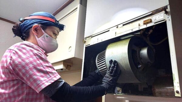 川口市で換気扇クリーニング(築35年)、シロッコファン取付け作業【お掃除どんちゃん】