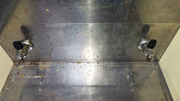 越谷市でキッチンのお掃除、コンロ台の洗浄前【お掃除どんちゃん】