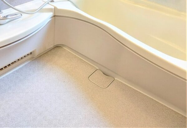 お風呂のエプロン内部洗浄、東京都北区の施工例(お風呂全体)【お掃除どんちゃん】