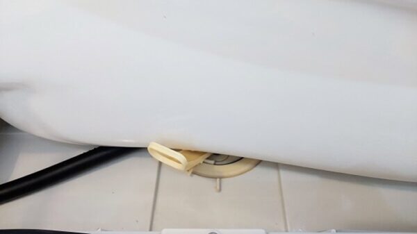 春日部市で浴室エプロンの内部洗浄後(浴槽)【お掃除どんちゃん】