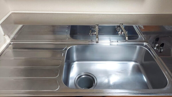 越谷市でキッチンのお掃除、シンク全体の洗浄後【お掃除どんちゃん】