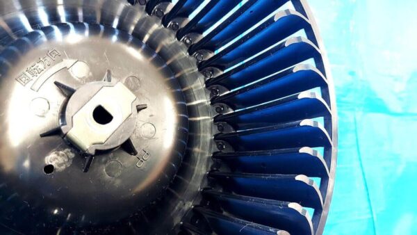 川口市で天井換気扇のクリーニング、シロッコファン(羽)の洗浄後【お掃除どんちゃん】