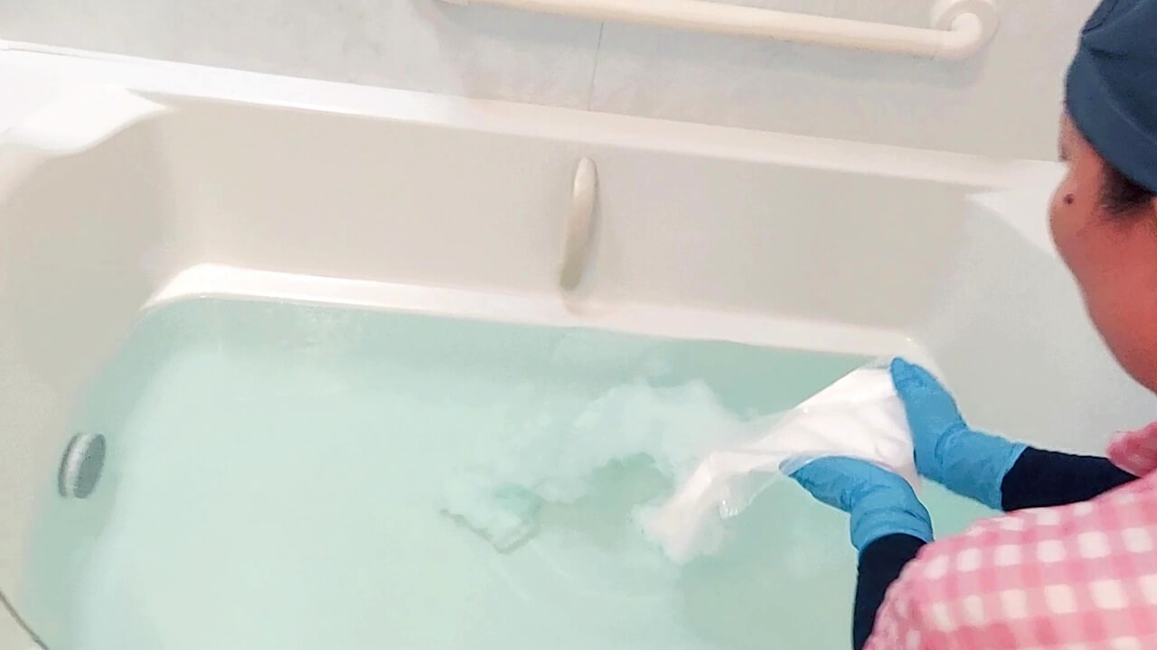 【風呂釜配管洗浄】薬剤投入、お掃除どんちゃん(キレイユ草加瀬崎店)