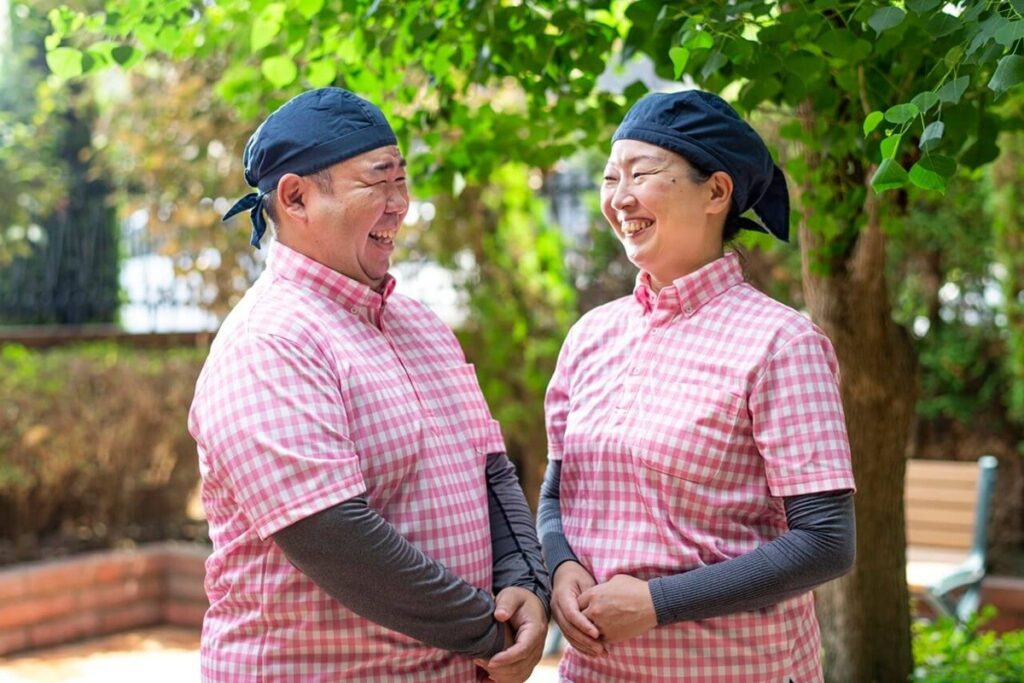 草加市を拠点に越谷市対応のハウスクリーニング お掃除どんちゃん 代表夫婦の写真