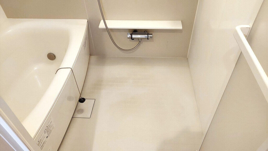 草加市の空室クリーニング、浴室全体【お掃除どんちゃん】