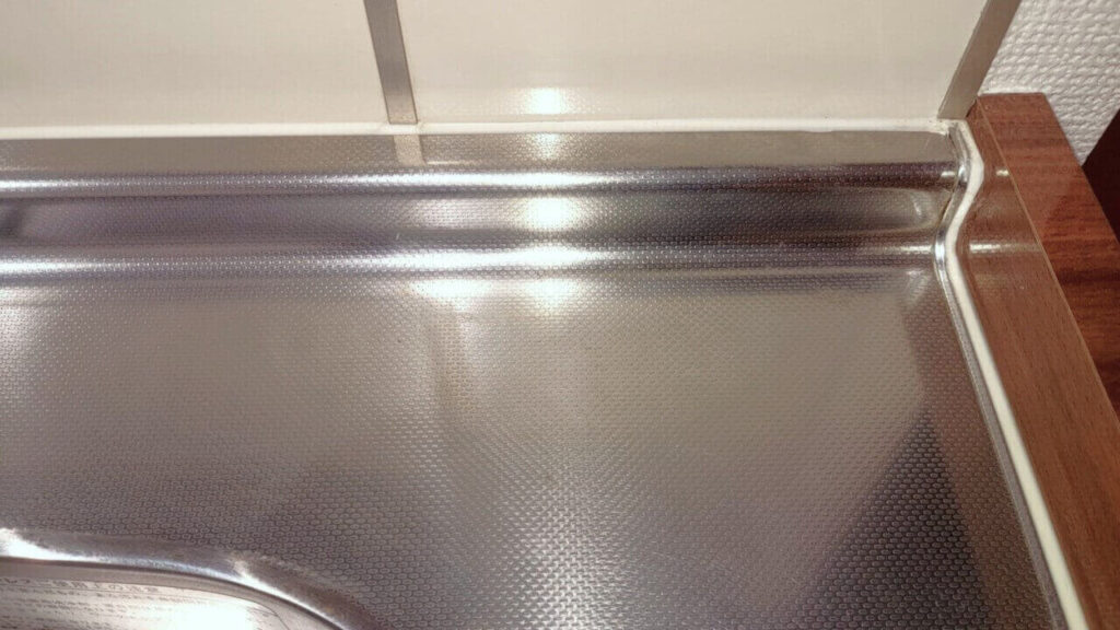 草加市の空室クリーニング、キッチンシンクの水垢・錆び、除去後【お掃除どんちゃん】